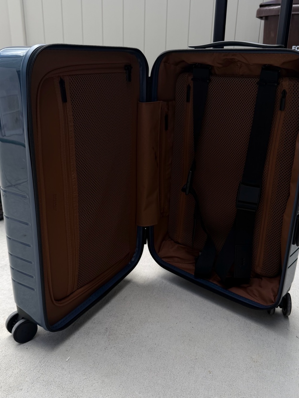 Lightweight Blue Spinner Carry-On with Organized Interior